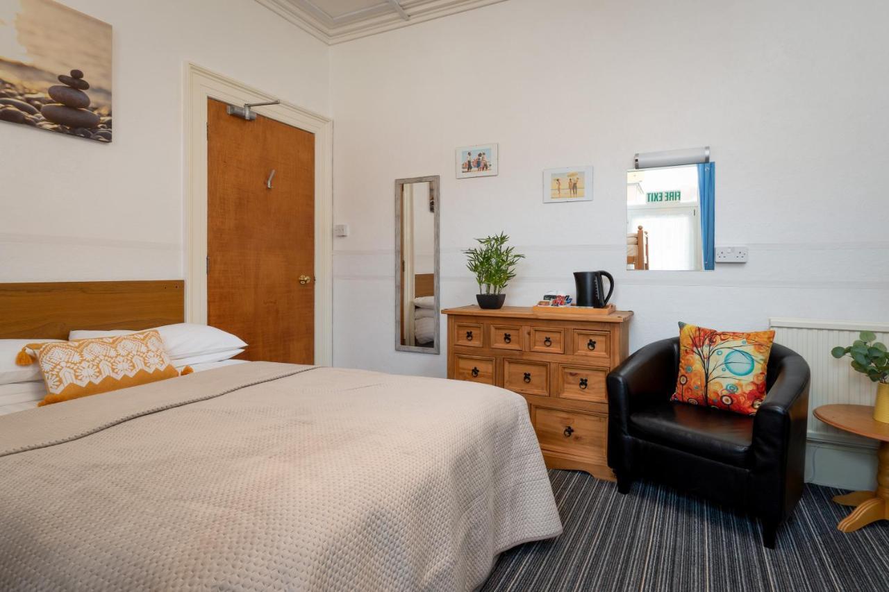 The Torland - Paignton Seafront - Free Parking And Wifi, All Rooms En-Suite Екстер'єр фото