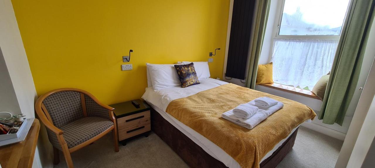 The Torland - Paignton Seafront - Free Parking, All Rooms En-Suite Екстер'єр фото