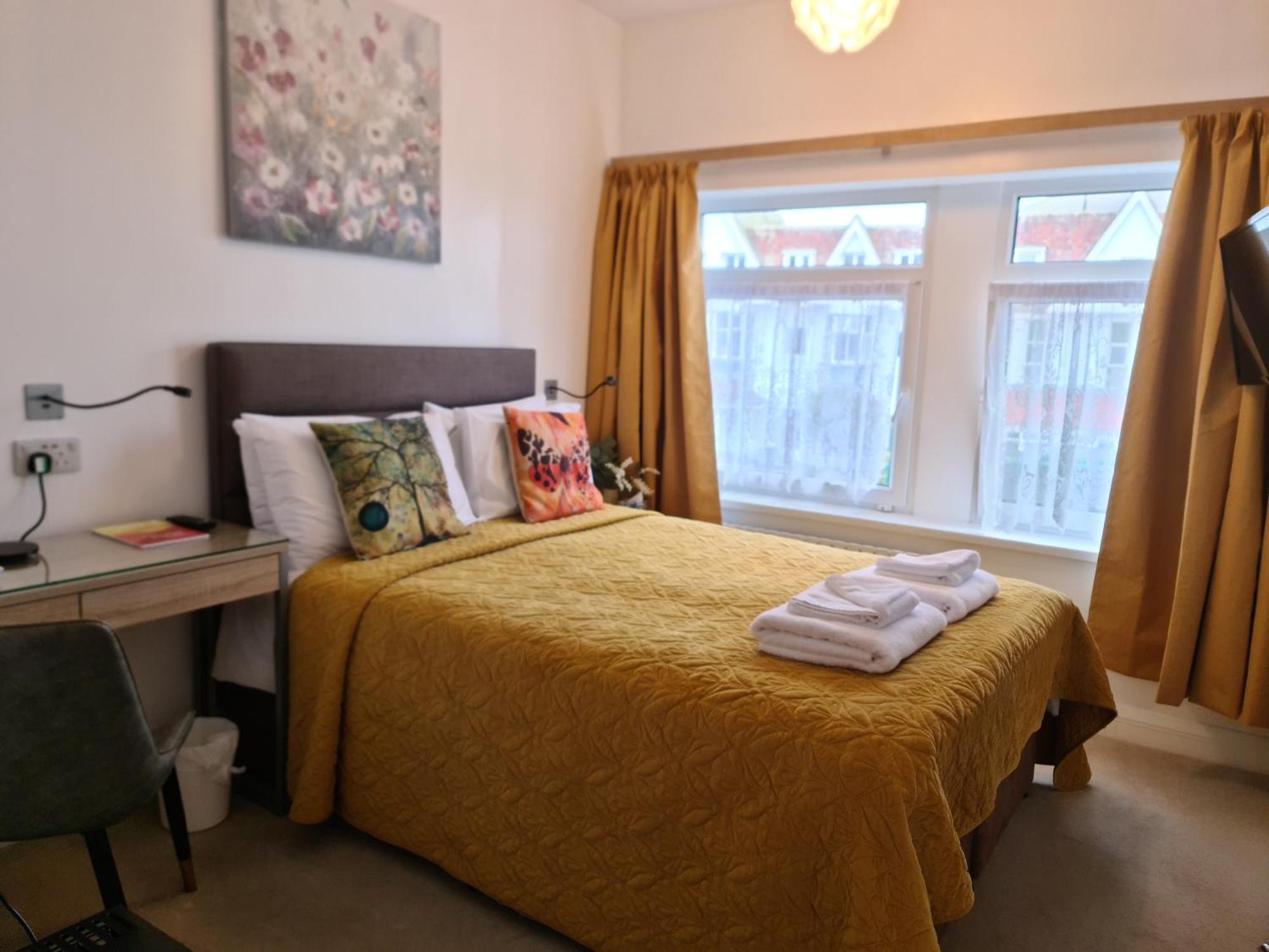 The Torland - Paignton Seafront - Free Parking And Wifi, All Rooms En-Suite Екстер'єр фото