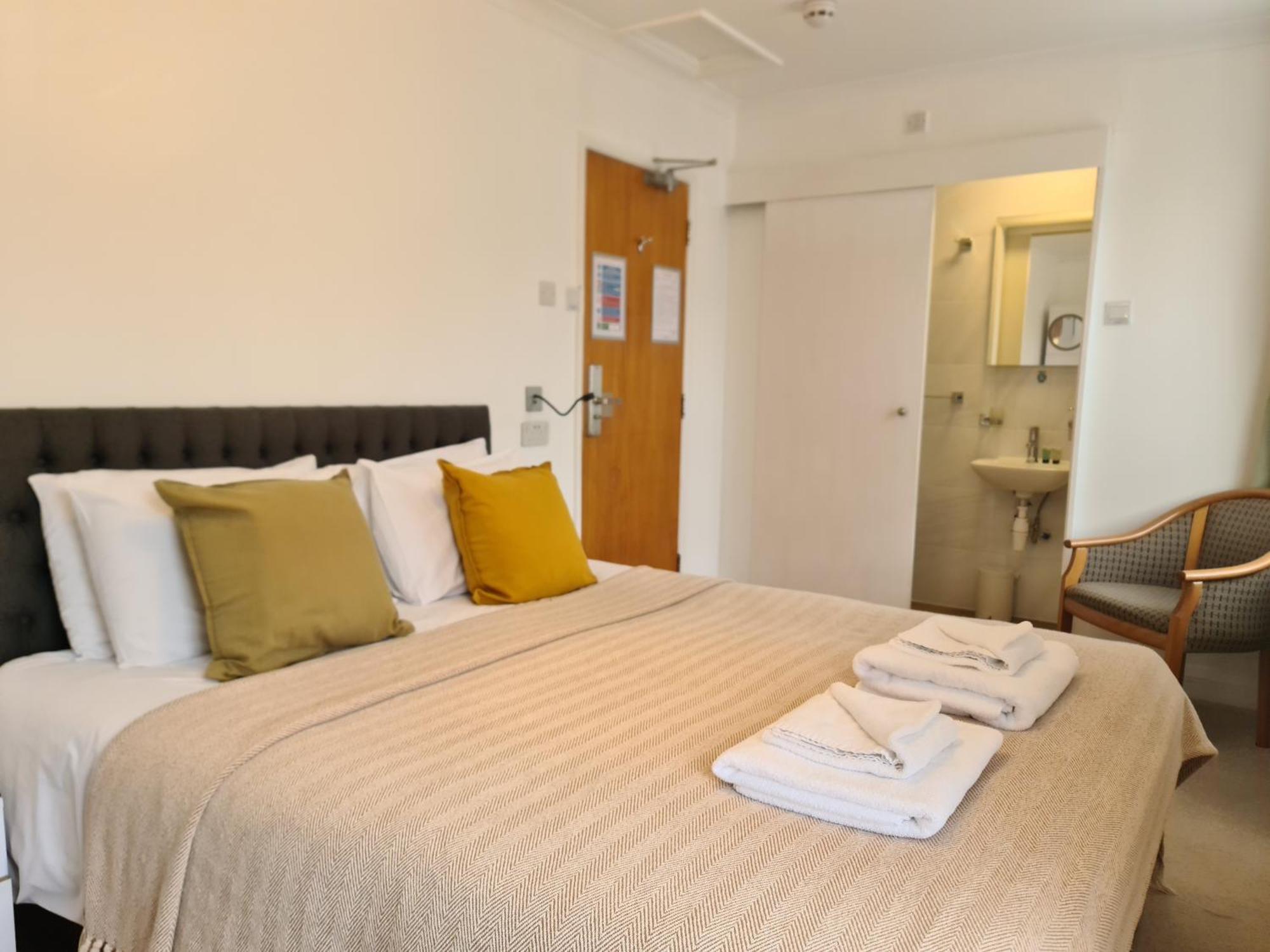 The Torland - Paignton Seafront - Free Parking, All Rooms En-Suite Екстер'єр фото