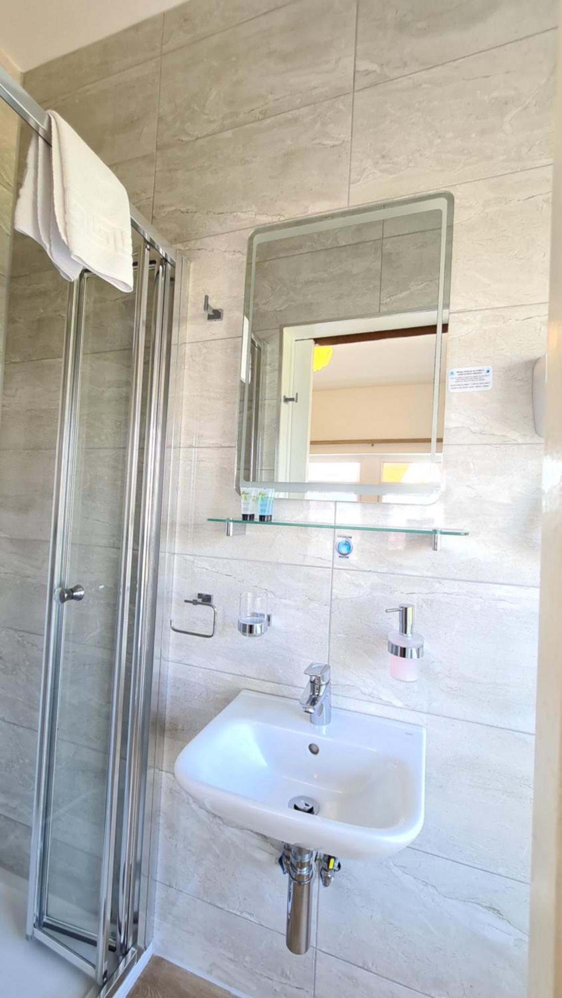 The Torland - Paignton Seafront - Free Parking, All Rooms En-Suite Екстер'єр фото