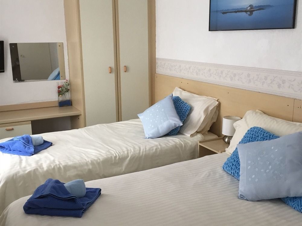 The Torland - Paignton Seafront - Free Parking, All Rooms En-Suite Екстер'єр фото